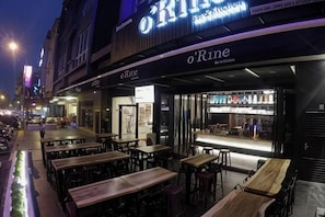 Outdoor dining - HereHotel Dormitory (Johor Bahru)