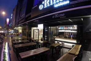 Outdoor dining - HereHotel Dormitory (Johor Bahru)