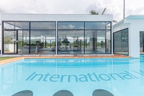 Outdoor pool - OYO 433 Iwp Wake Park & Resort Hotel (Mai Khao)