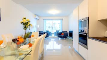 Apartamento City (4068. Olivier) | Zona de estar | Televisión de pantalla plana de 30 pulgadas con canales por satélite