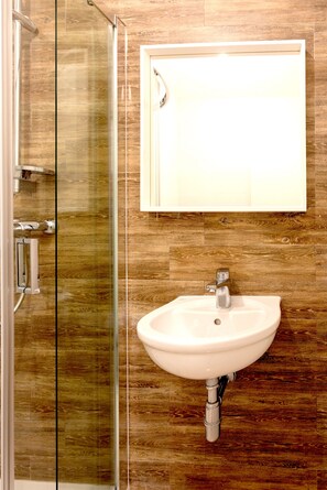 City-Apartment (4068. Olivier) | Badezimmer | Haartrockner, Handtücher