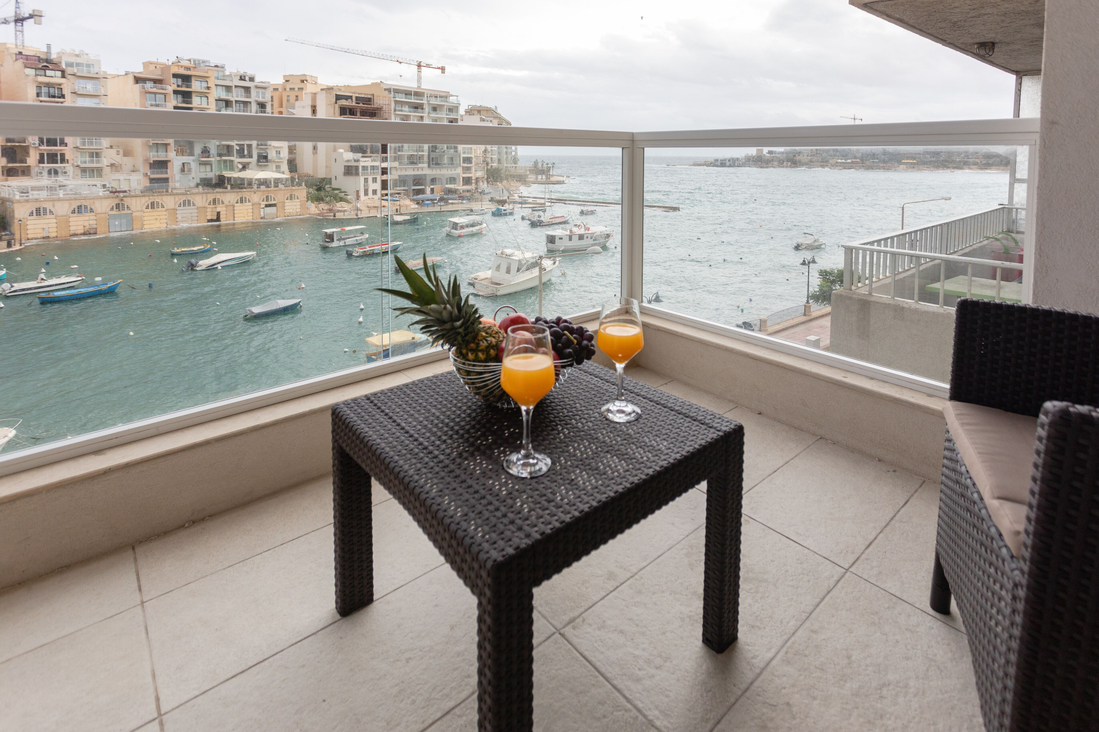 City Apartment (4068. Olivier) | Tempat makan luar
