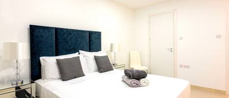 Departamento urbano (4068. Olivier) | Decoración personalizada, muebles diferentes y escritorio