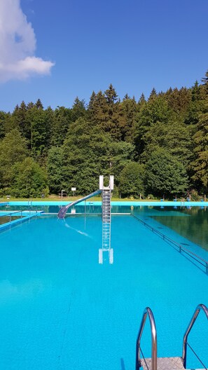 Piscine extérieure (ouverte en saison)