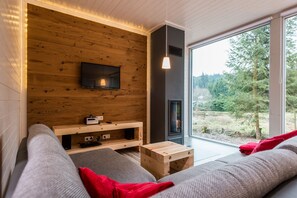 Premium House, 2 Bedrooms | Living room | Flat-screen TV, fireplace - Ferienhaus Lichtung (Ruhla)