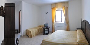 Triple Room, Mountain View | Desk, cribs/infant beds, free WiFi, bed sheets - Hotel Pietrapanna (Calvello)