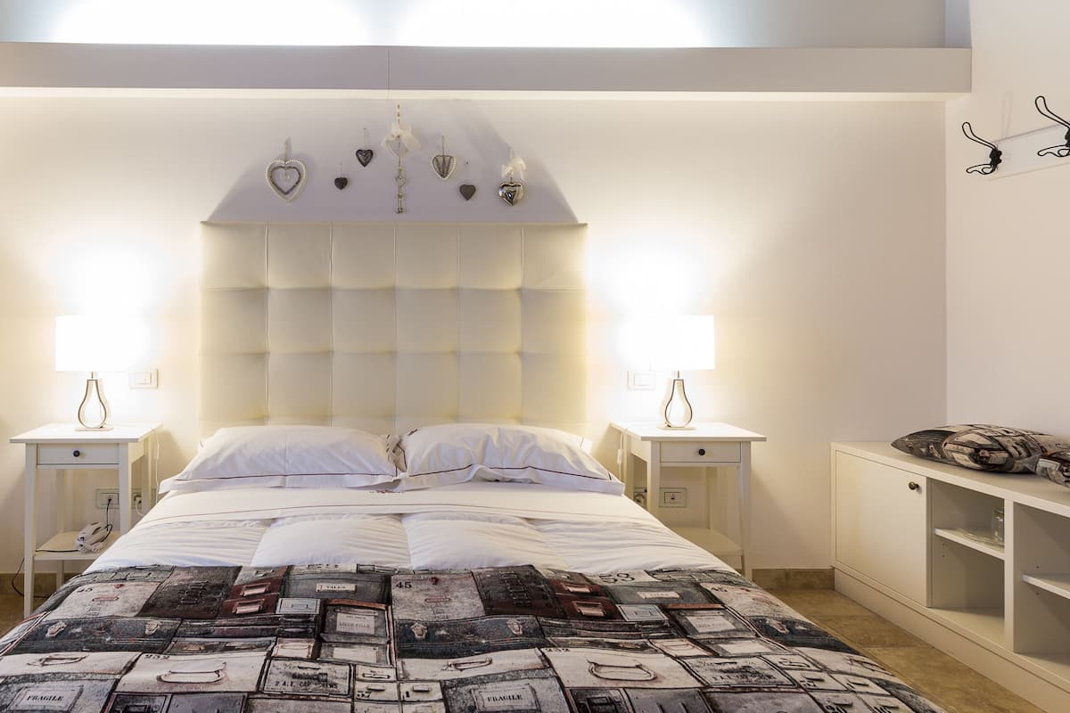 Classic Room | Desk, blackout drapes, free WiFi, bed sheets