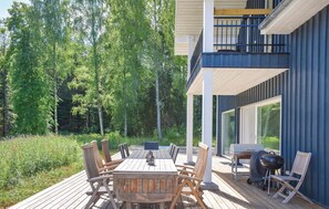 Outdoor dining - Stunning home in Tingsryd with WiFi (Tingsryd)