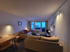 TV - 2-room south-facing apartment with Wifi 500m from slopes (Tignes)