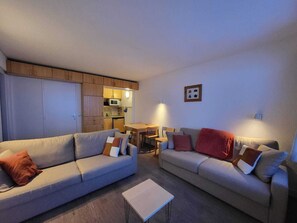 TV - 2-room south-facing apartment with Wifi 500m from slopes (Tignes)