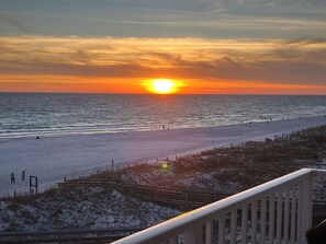 On the beach, sun-loungers, beach towels - Sugar Sand & Sunsets – On the Beach Island Princess # 516  (Fort Walton Beach)
