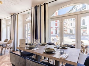 Se sirven almuerzos y cenas