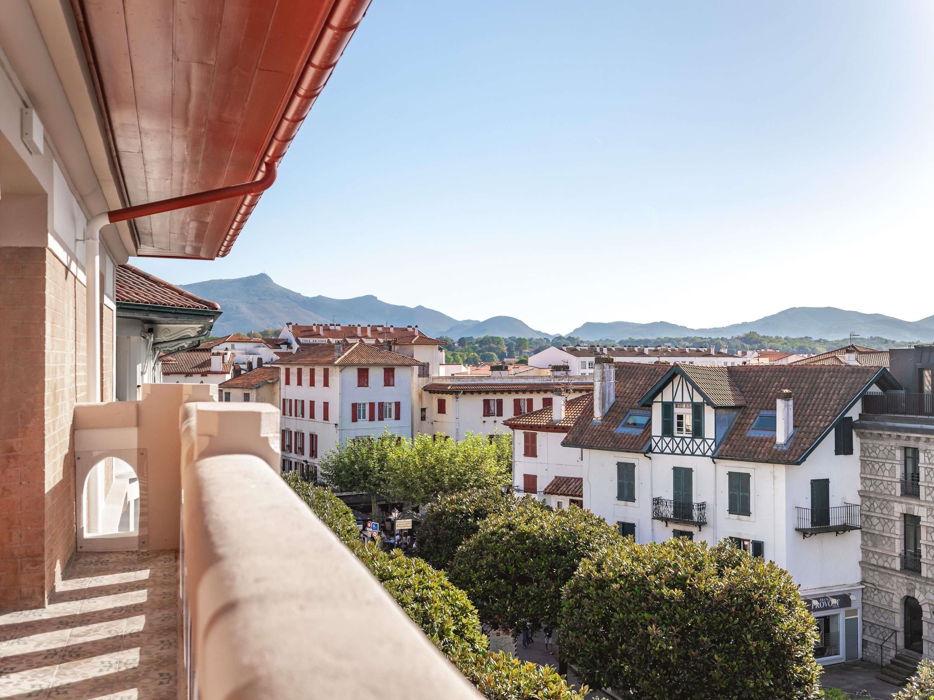 Deluxe Apartment, Multiple Beds | 1 bedroom, premium bedding, Tempur-Pedic beds, minibar