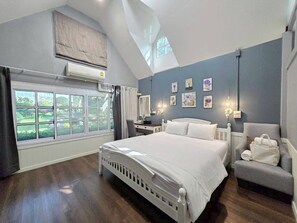 Double Room, 1 King Bed, Garden View | Individually decorated, blackout drapes, free WiFi, bed sheets