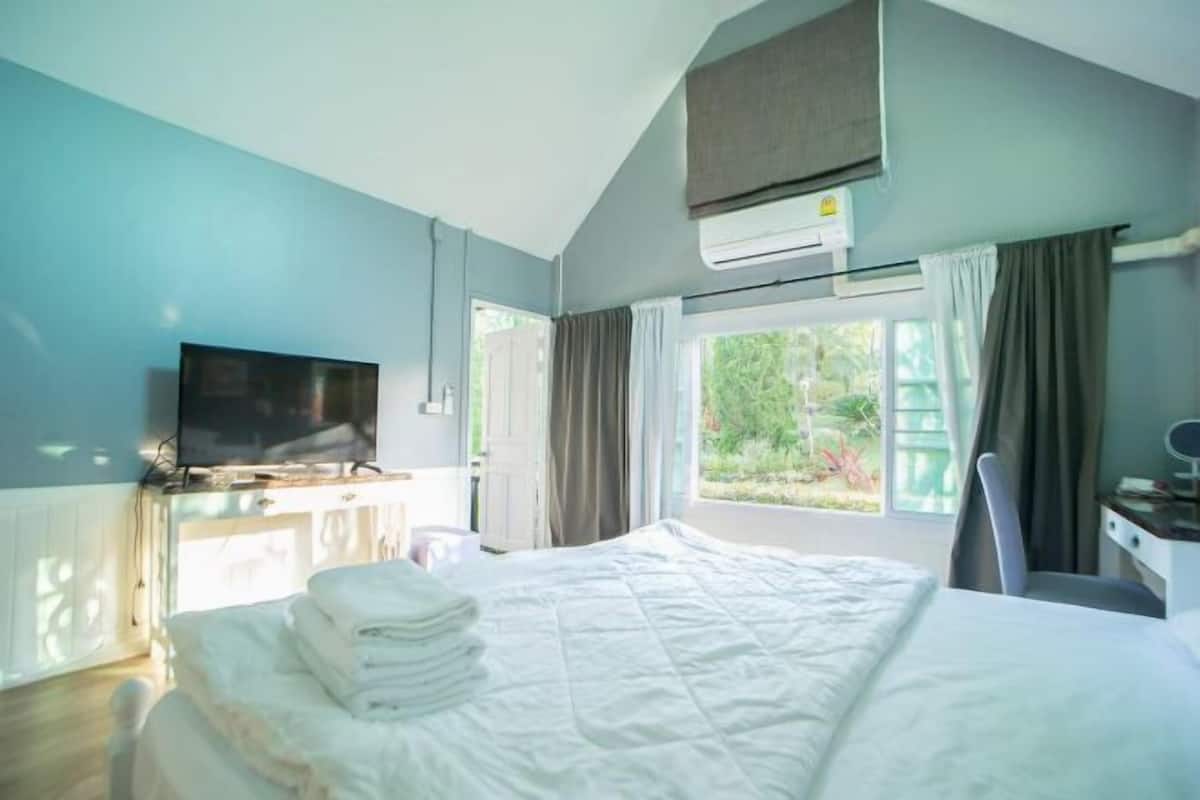 Desk, bed sheets