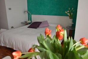 Desk, free WiFi, bed sheets