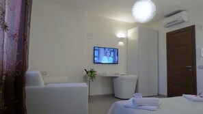 Junior Suite, Garden View | Room amenity - Masseria Corte Masseriola (Alberobello)