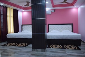 华丽双人房, 1 张特大床, 无烟房 | 1 多间卧室、隔音、免费 WiFi