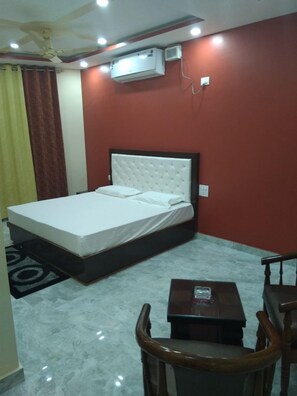 华丽双人房, 1 张特大床, 无烟房 | 1 多间卧室、隔音、免费 WiFi