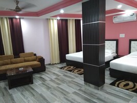 华丽双人房, 1 张特大床, 无烟房 | 1 多间卧室、隔音、免费 WiFi