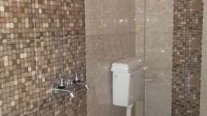 Shower - Hotel New Payal (Nainital)