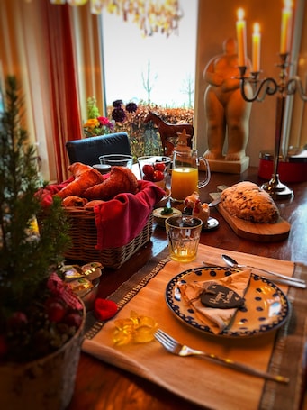 Refrigerador con freezer, microondas, horno, placa de cocina