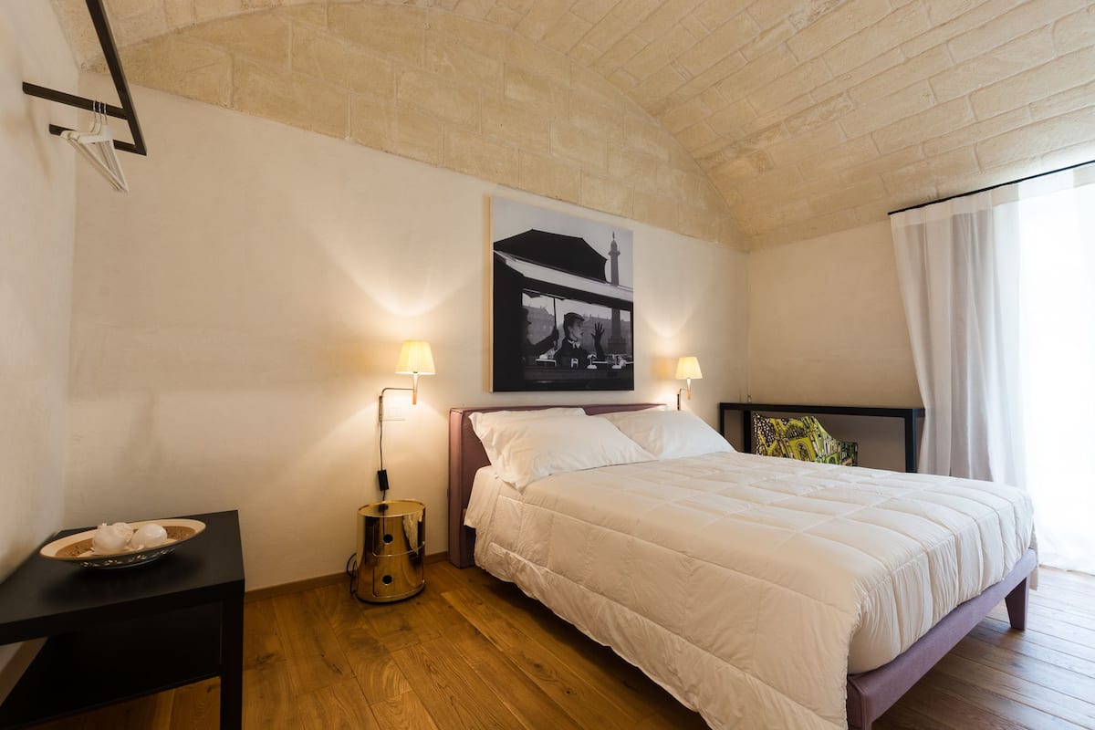 Comfort Room, 1 Queen Bed, Non Smoking, Garden View | Premium bedding, down comforters, memory foam beds, desk