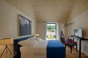 Chambre Deluxe, 1 grand lit, non-fumeur, vue sur la piscine | Literie de qualité, couette en duvet