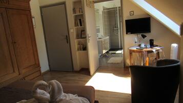 Double Room (Chocolat) | Individually decorated, blackout drapes, soundproofing