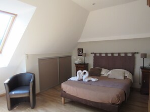 Double Room (Chocolat) | Individually decorated, blackout curtains, soundproofing