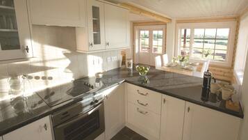 Rumah, 3 kamar tidur, pemandangan danau | 3 kamar tidur, setrika/meja setrika, Wi-Fi gratis, dan seprai linen