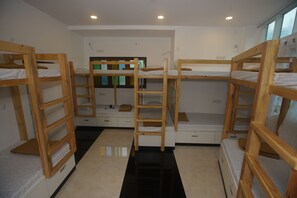Premium bedding, Select Comfort beds, in-room safe, rollaway beds - Mumbai Staytion Dorm - A Backpackers Hostel (Mumbai)