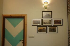 Interior - Mumbai Staytion Dorm - A Backpackers Hostel (Mumbai)