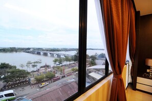 Desk, iron/ironing board, free WiFi, bed sheets - Inn Home Hotel (Muar)