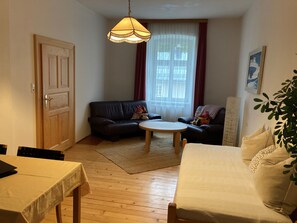 Neljän hengen panoraamahuone, 1 suuri parisänky ja vuodesohva, tupakointi kielletty, vuoristonäköala | Allergiatestatut vuodevaatteet, äänieristys, ilmainen Wi-Fi