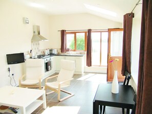 Apartment, 1 Bedroom, Balcony | Living room