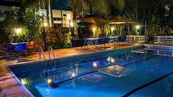 Outdoor pool, pool umbrellas, sun loungers
