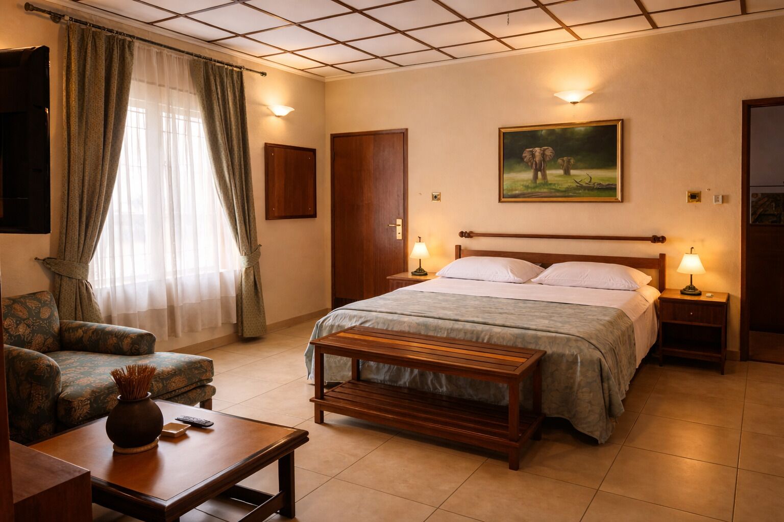 ألحفة محشوة بالريش وميني بار وخزنة داخل الغرفة وبديكورات فريدة لكل غرفة