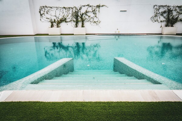 Een seizoensgebonden buitenzwembad