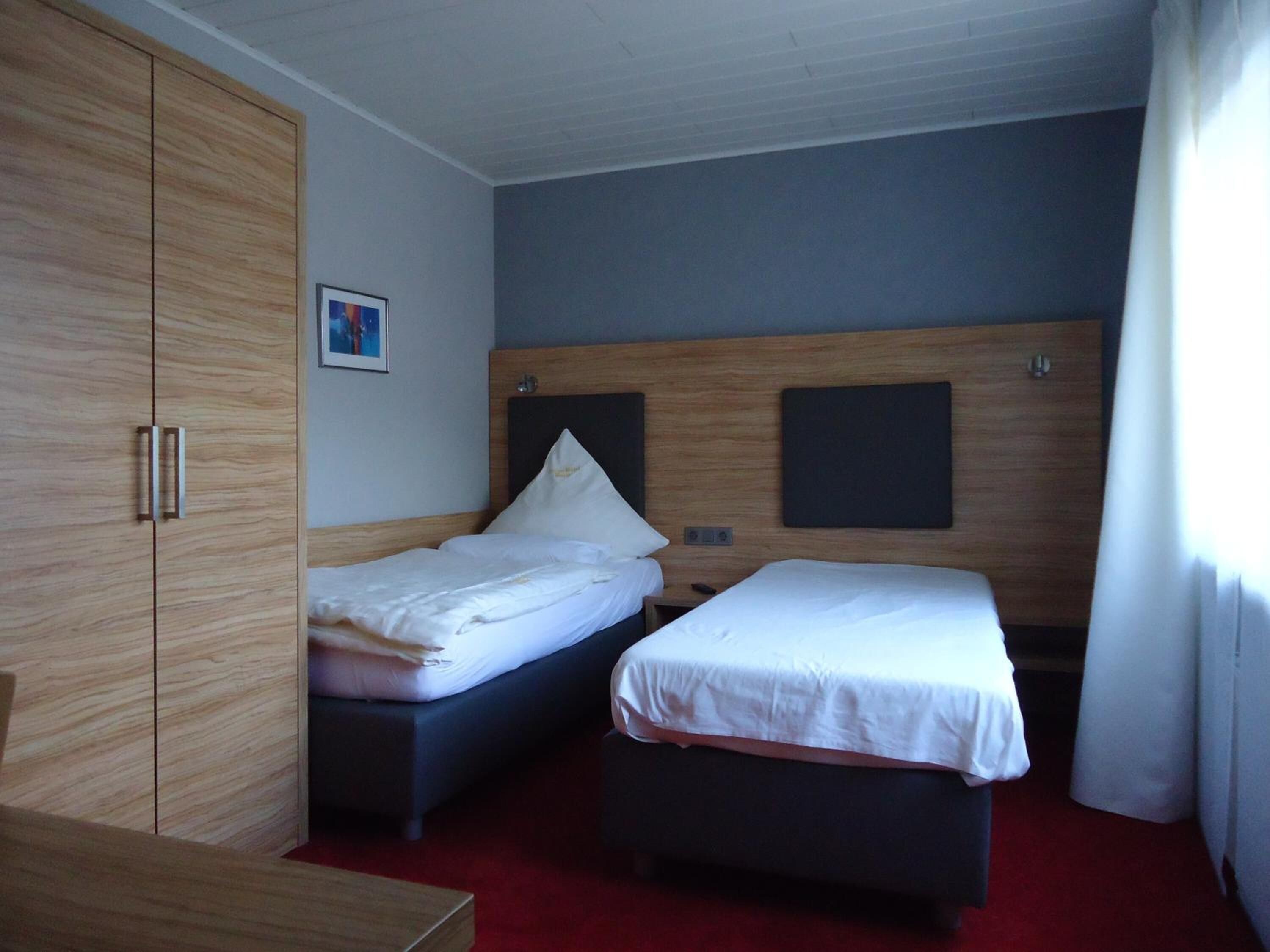 desk, rollaway beds, free wifi, bed sheets