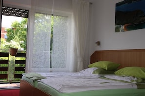 Quarto casal ou duplo | Escrivaninha, camas extras/dobráveis (sobretaxa), Wi-Fi de cortesia