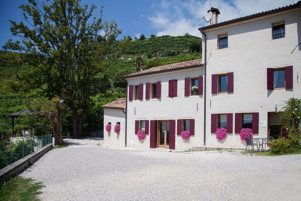 Unclassified image, 1 of 28, button - Agriturismo Due Carpini (Valdobbiadene)