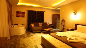 Exclusive Suite | Egyptian cotton sheets, premium bedding, in-room safe