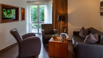 Luxury-Doppelzimmer | Wohnbereich | Flachbildfernseher