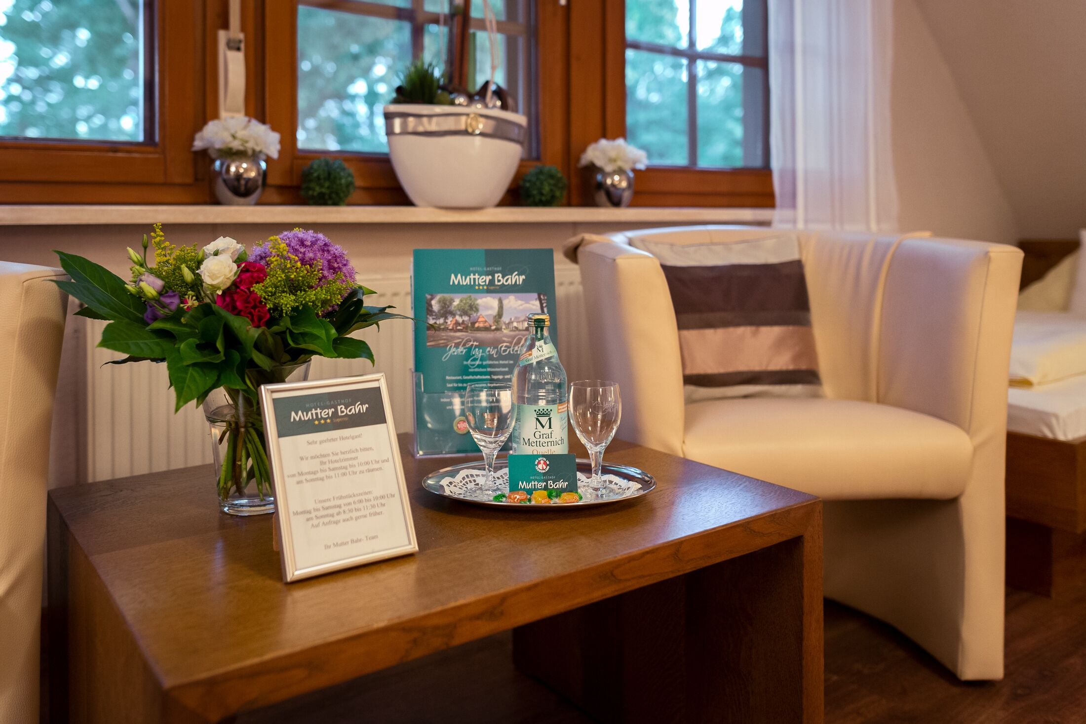 triple room | living area | flat-screen tv