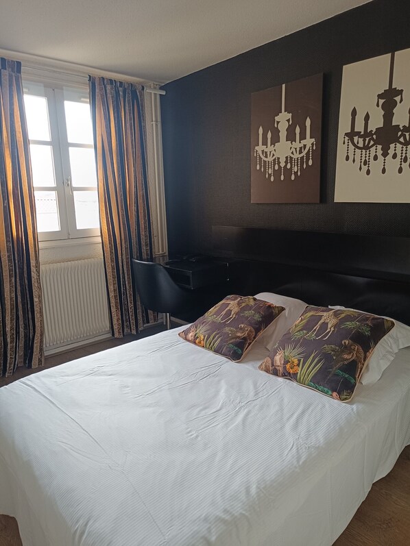 Yksilöllisesti sisustettu, yksilöllisesti kalustettu, pimennysverhot