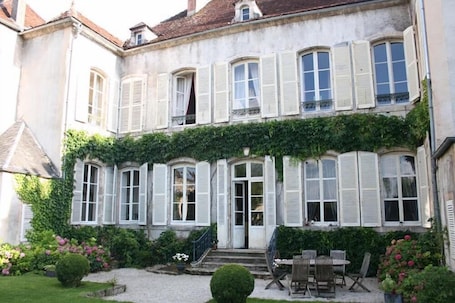 Fassade der Unterkunft. B&B Le Jardin de Carco