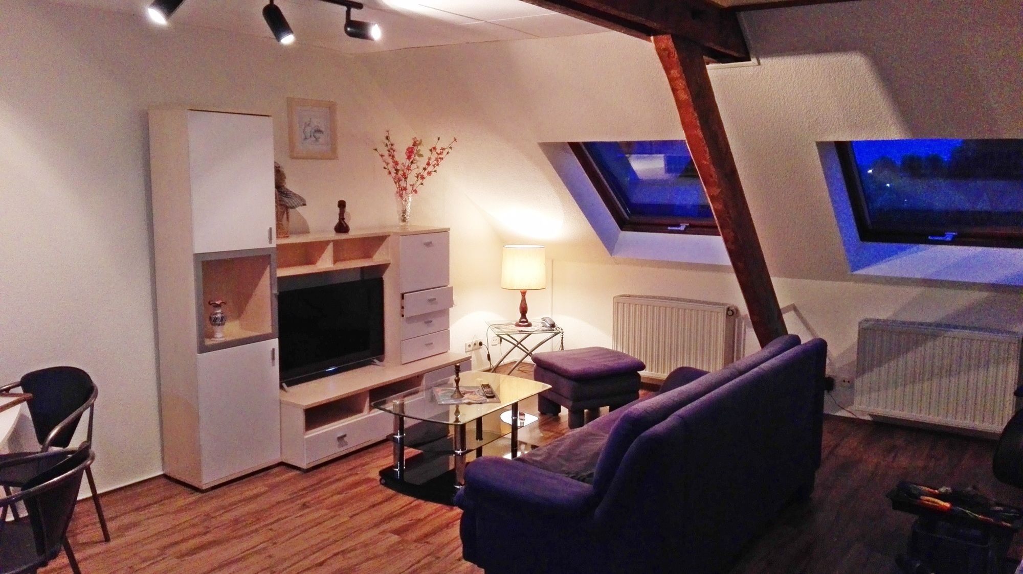 studio | living area | flat-screen tv