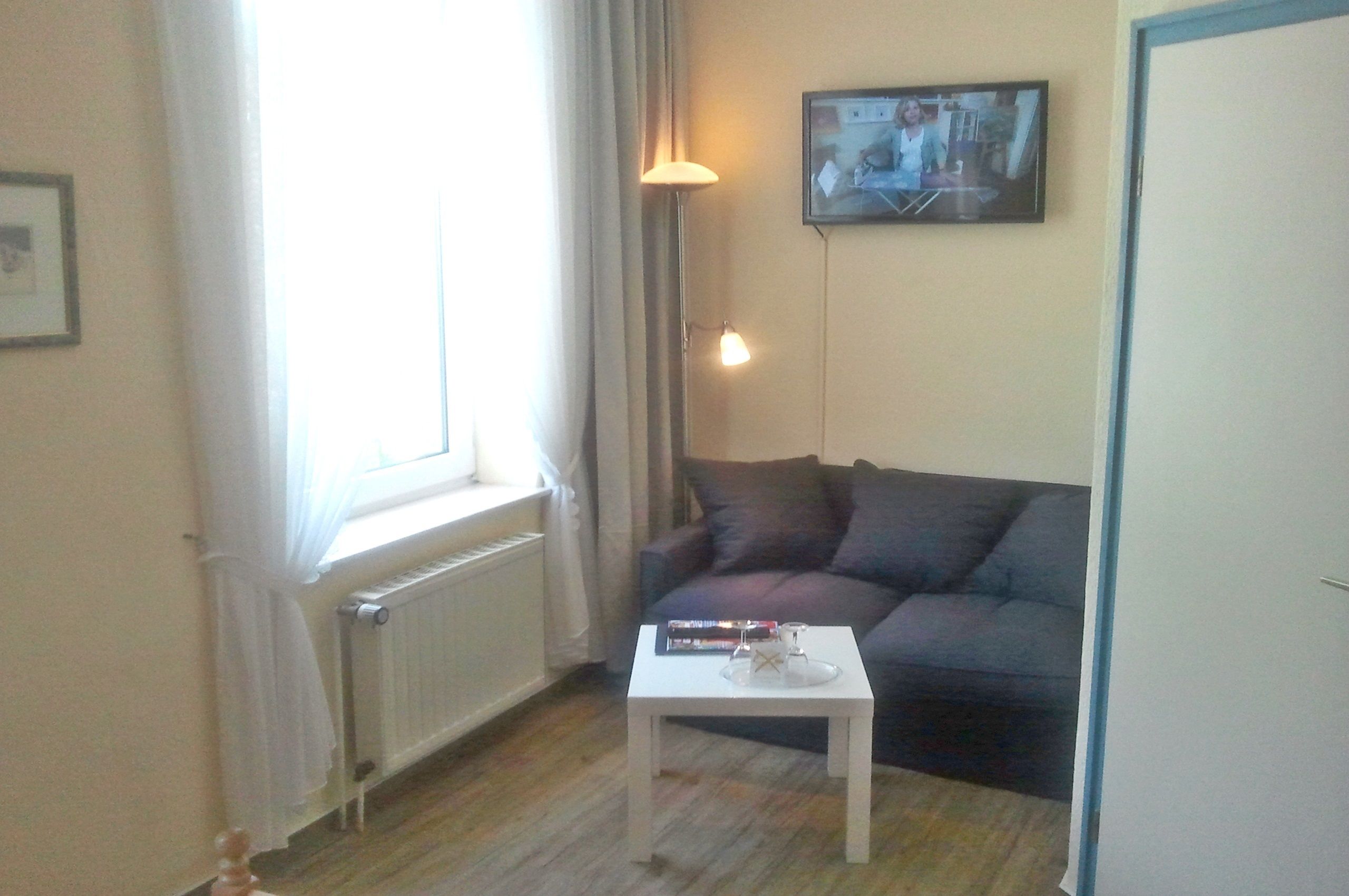 double room | living area | flat-screen tv