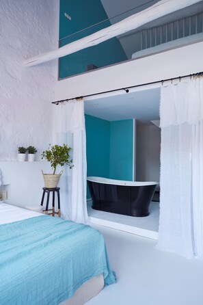 Appartement Duplex Familial, plusieurs lits, non-fumeurs | Salle de bain | Articles de toilette de luxe, sèche-cheveux, peignoirs